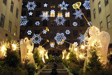 Saks Fifth Avenue at Christmas (Click here to see the show)